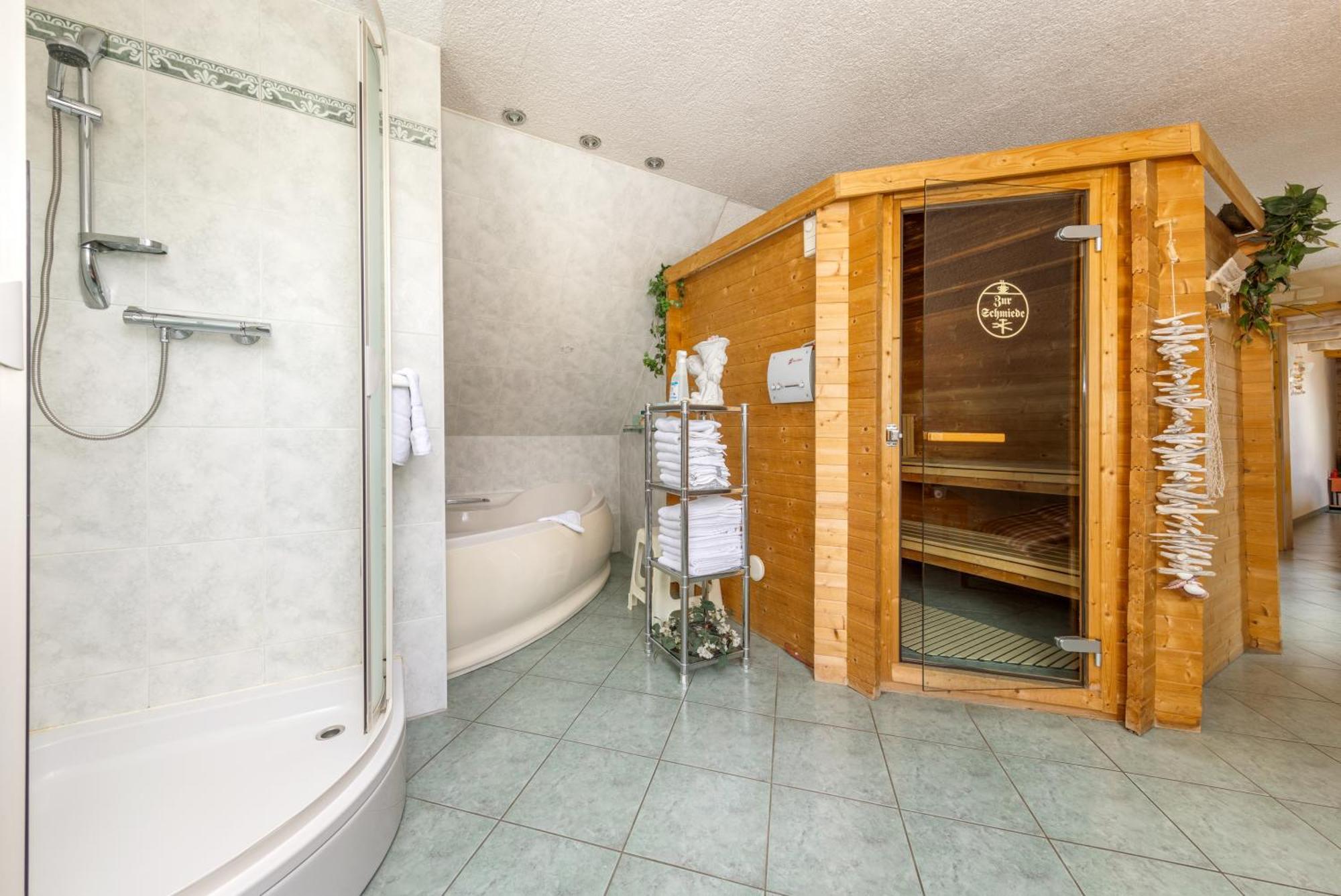Landhotel Zur Schmiede Гёрен-Леббин Экстерьер фото