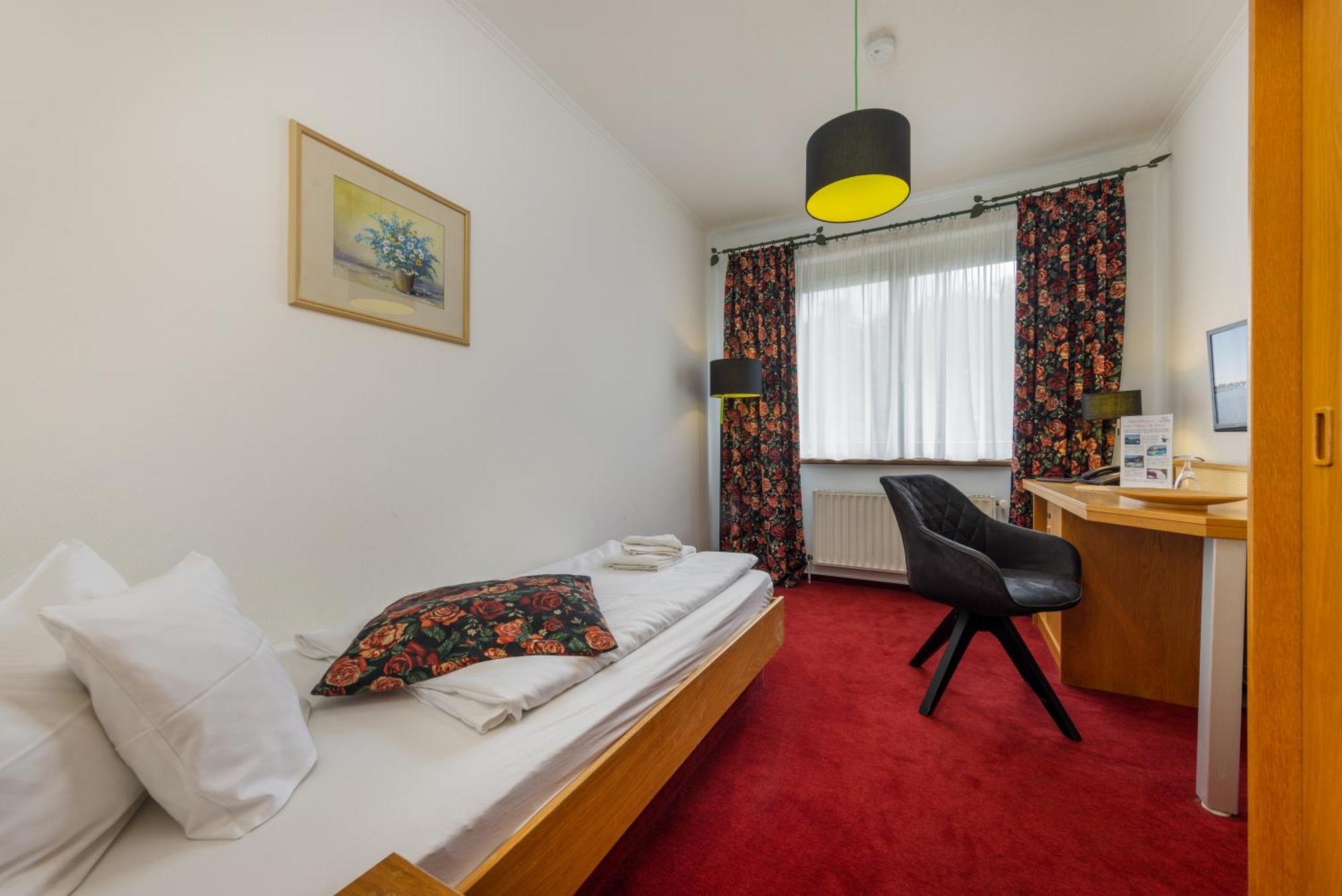 Landhotel Zur Schmiede Гёрен-Леббин Экстерьер фото