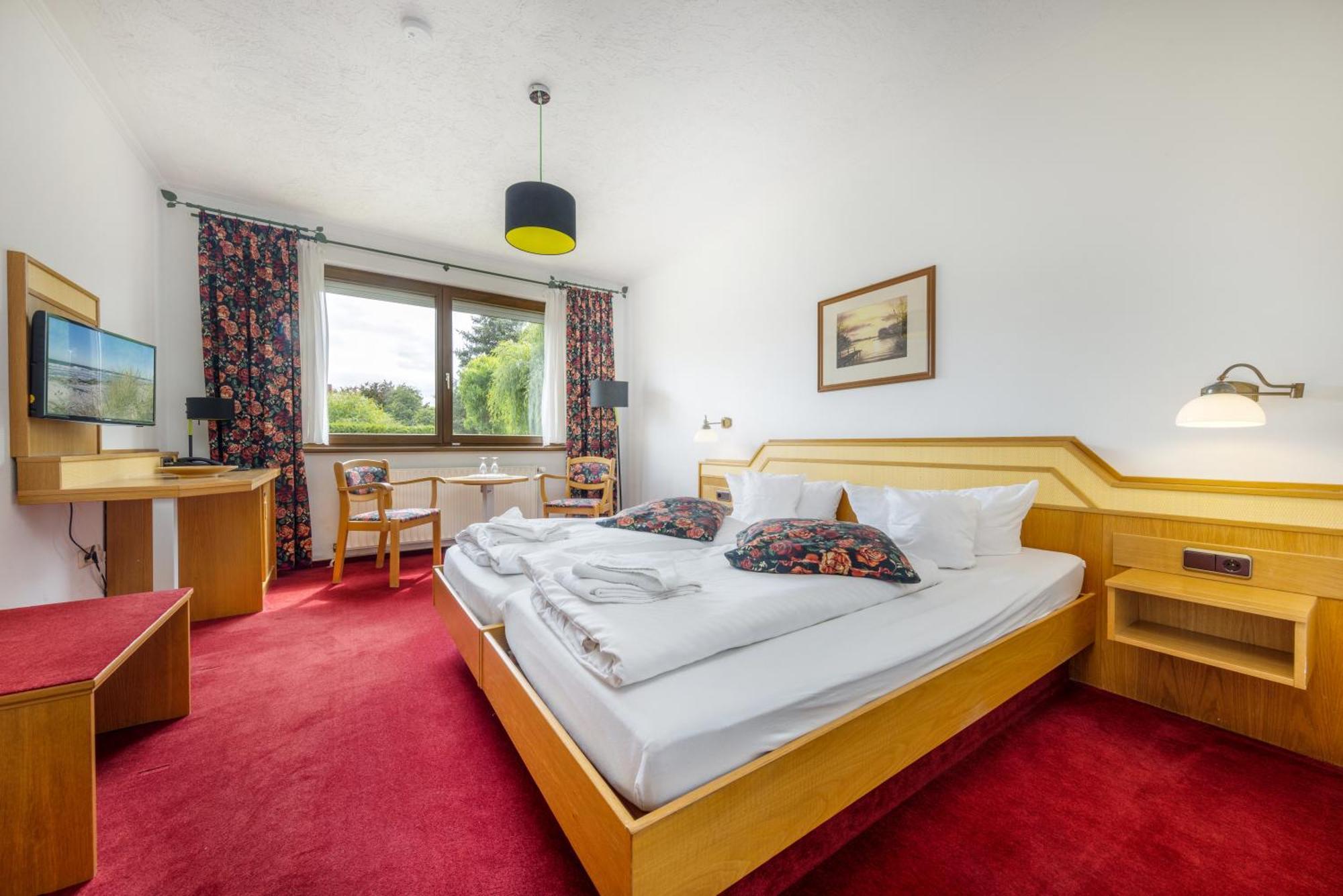 Landhotel Zur Schmiede Гёрен-Леббин Экстерьер фото