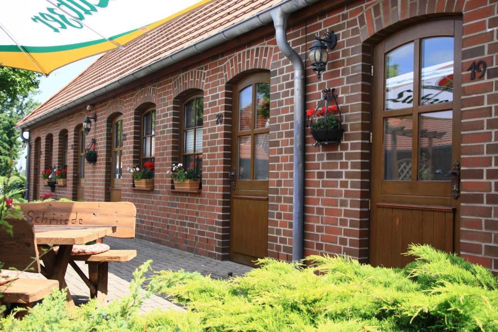 Landhotel Zur Schmiede Гёрен-Леббин Экстерьер фото