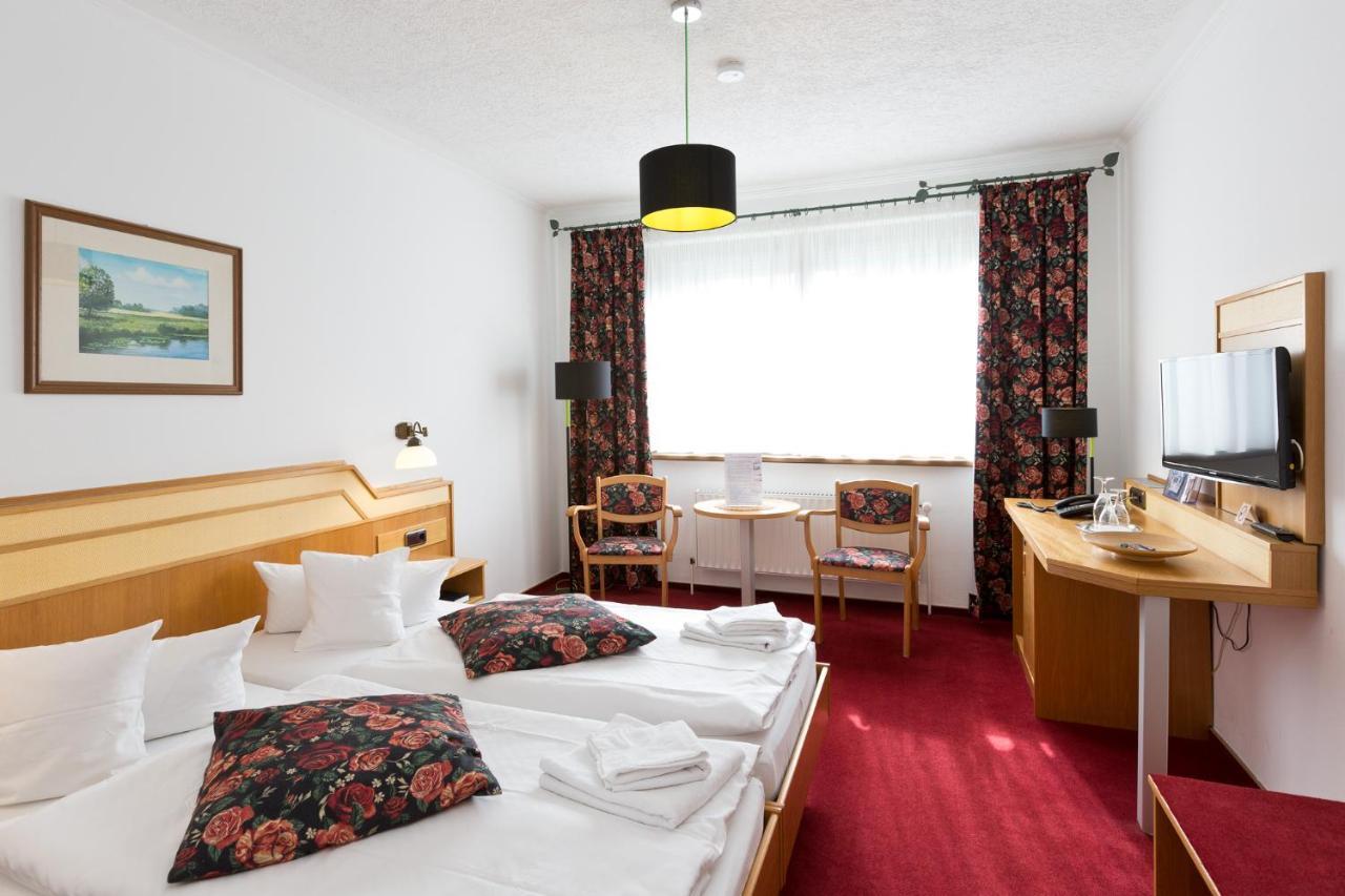 Landhotel Zur Schmiede Гёрен-Леббин Экстерьер фото